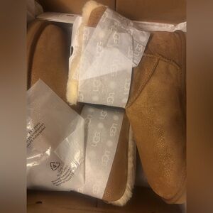 Tan/Brown Sparkle Bailey bow Uggs- Brand new in box